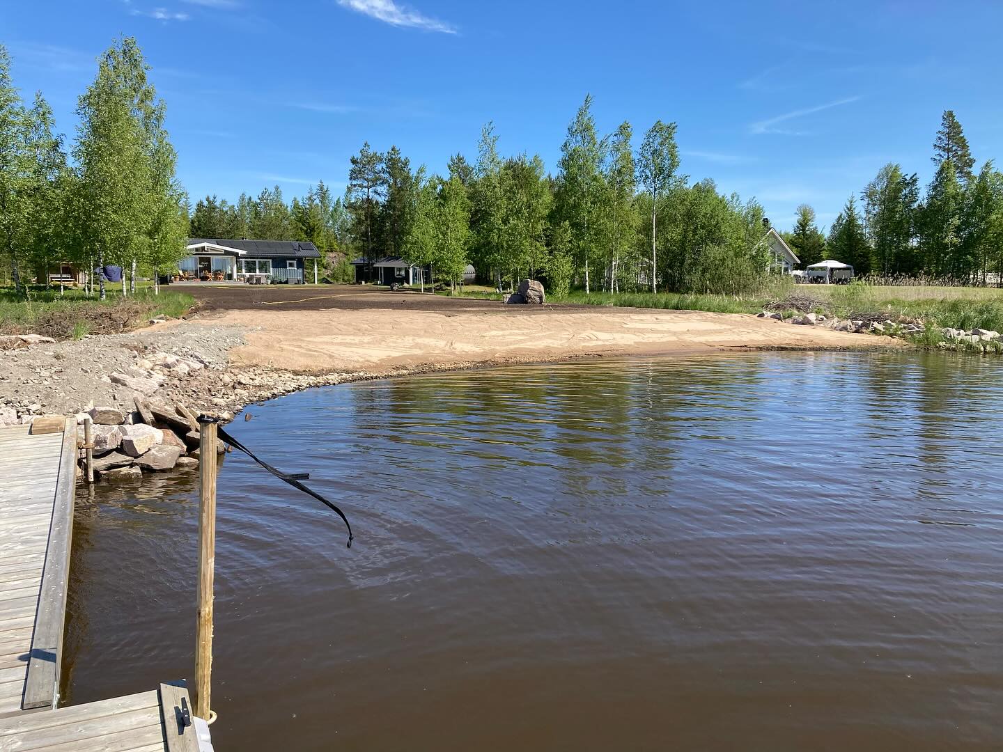 Nyanlagd sandstrand och uppfylld sjötomt på cirka 1100 kvm utförd av VE Markentreprenad i Värmland