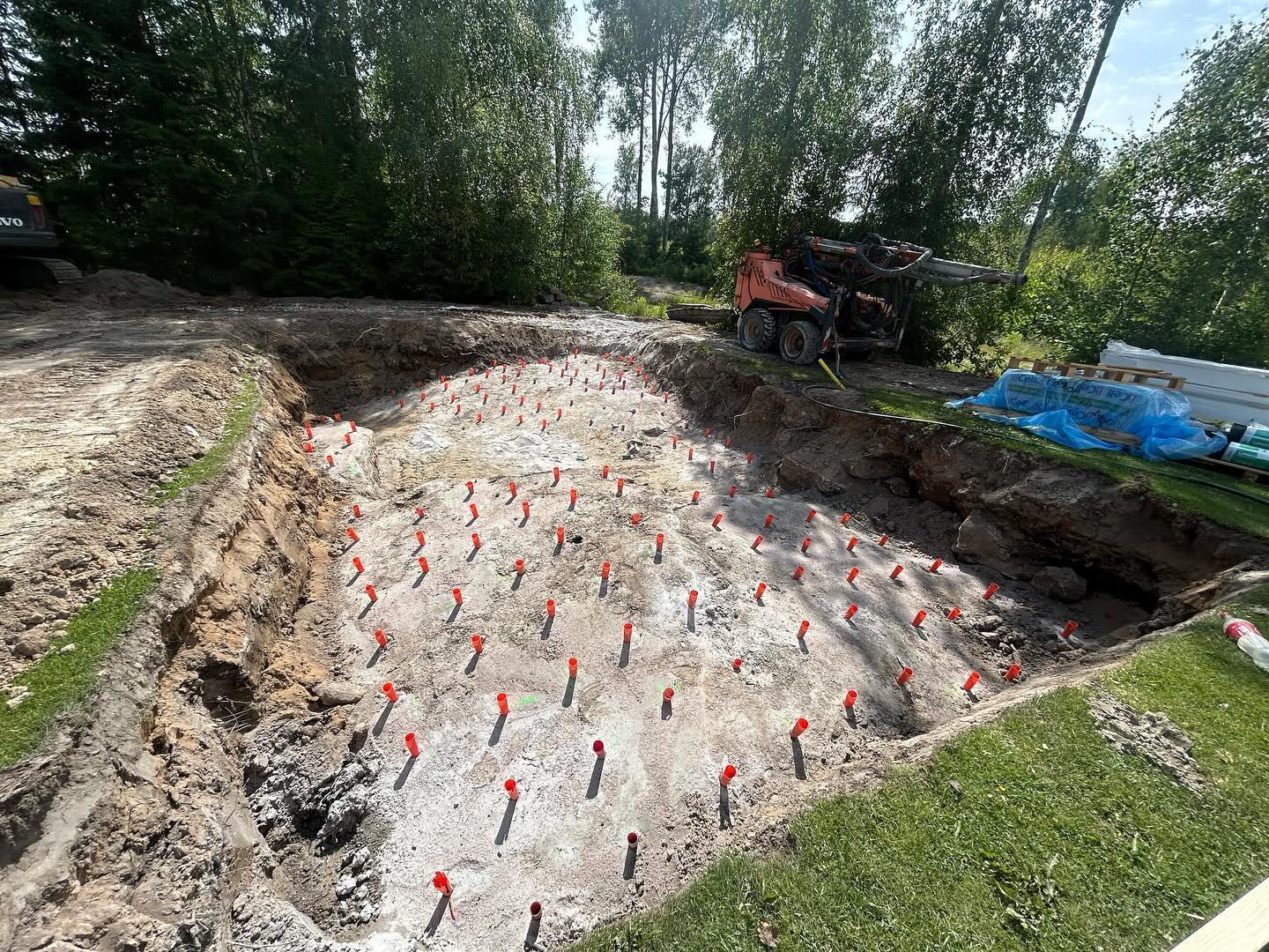 Bergsprängning med krut för poolbygge på Hammarö utförd av VE Markentreprenad